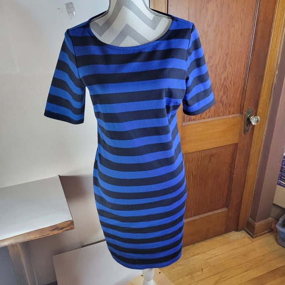 Ann Taylor Dresses & Skirts - Womans Ann Taylor  Blue/Black Striped Knit Dress Short Sleeve Size Medium